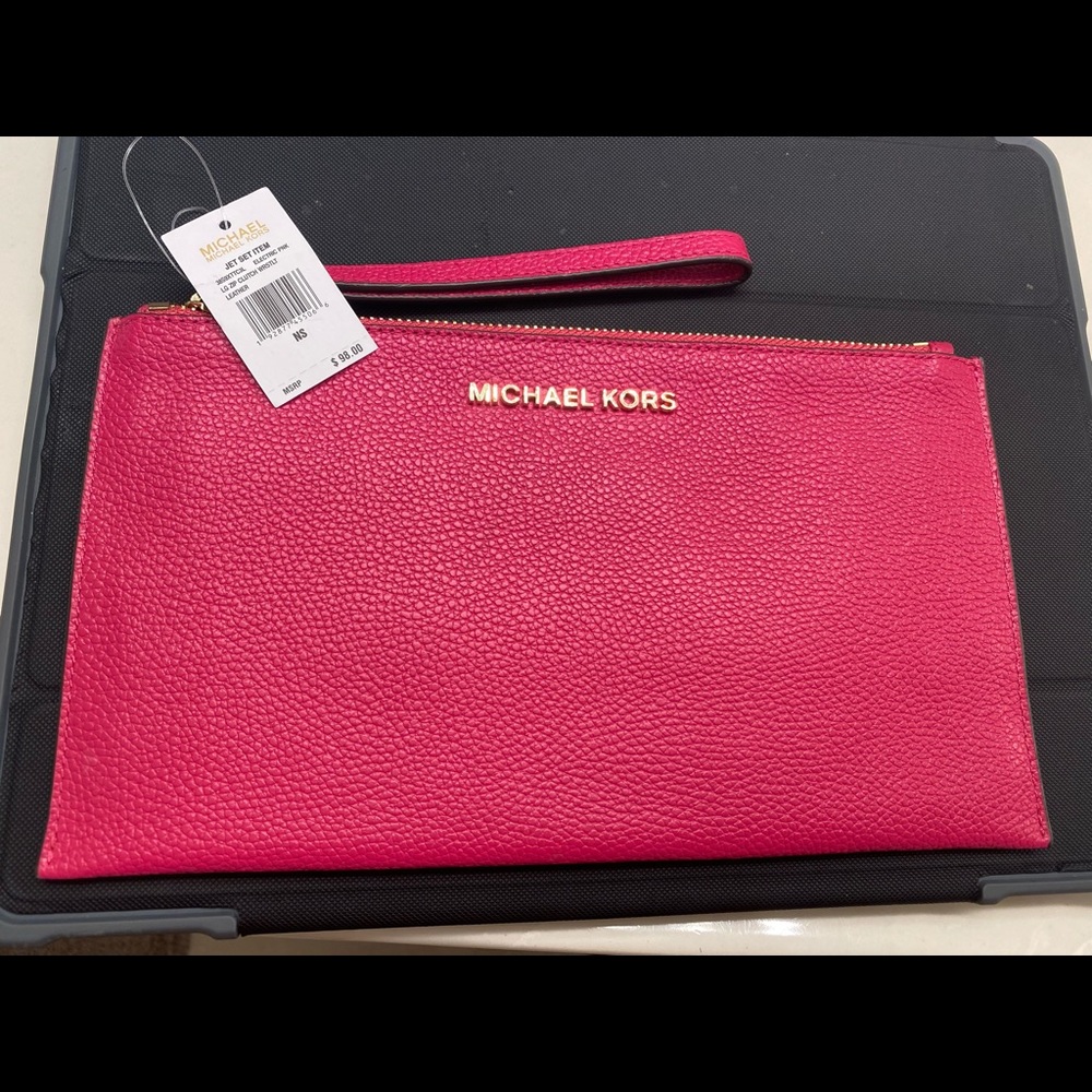 Lg zip clutch wristlet leather Micheal kors